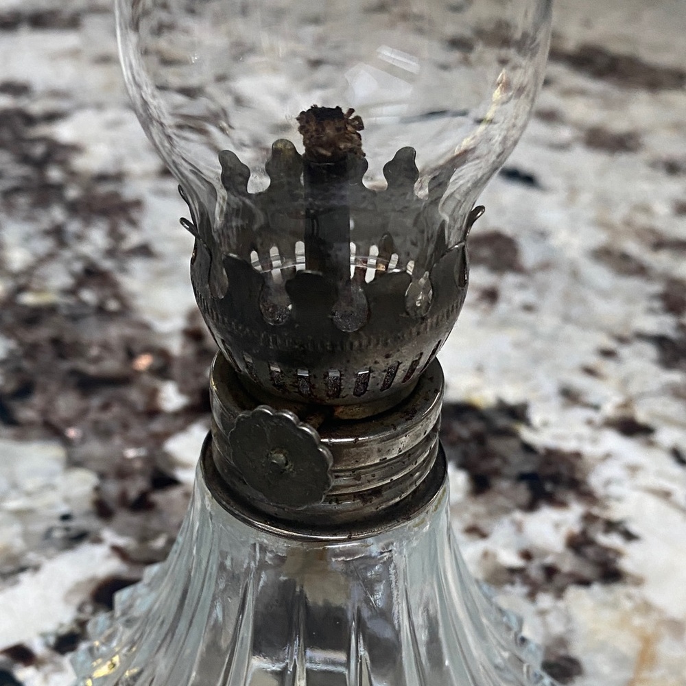 Elegant Glass Oil Lamp - Picture 5 of 6